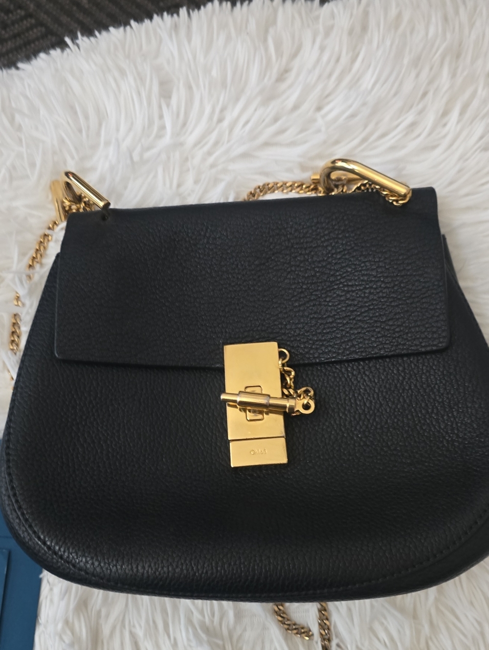 The Vintage Chloé Drew leather crossbody B3Y93C in black with gold accents is a
